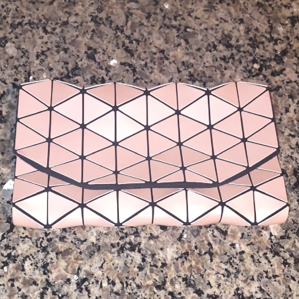 Elegant Pink Geometric Clutch